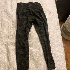 Camo Fabletics leggings. Size Small. Perfect Condition.